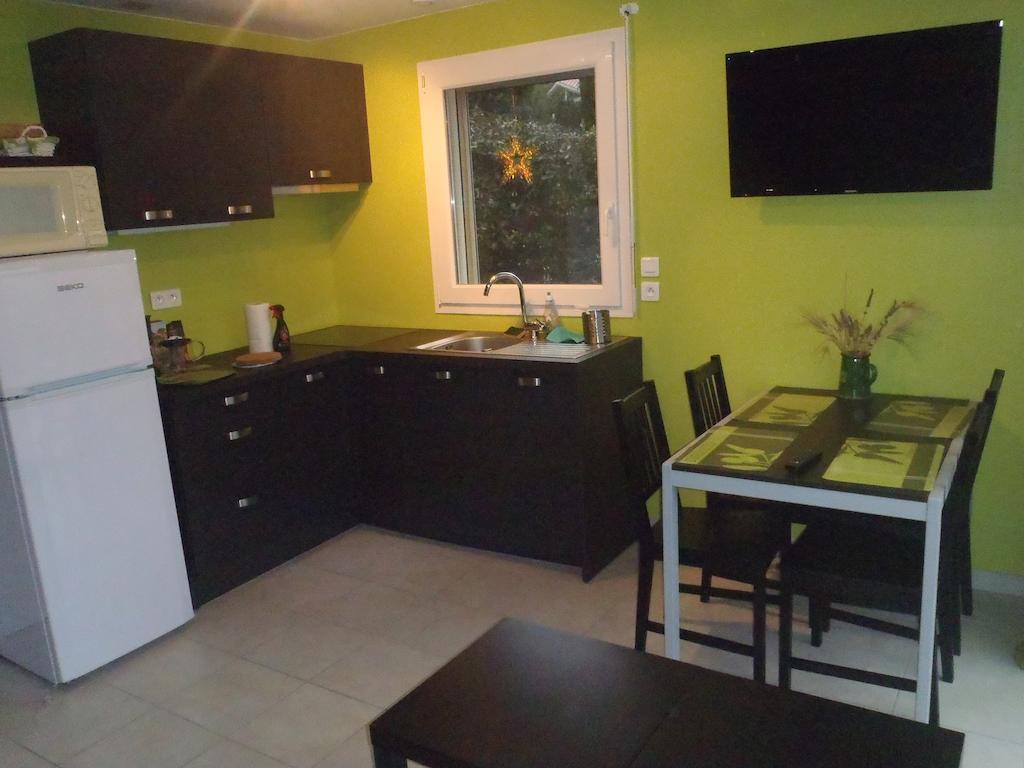Les Chevrefeuilles Apartment Manosque Cameră foto
