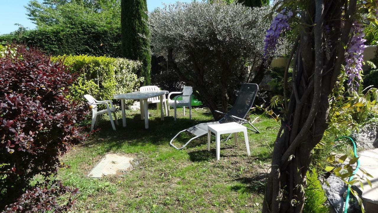 Les Chevrefeuilles Apartment Manosque Exterior foto